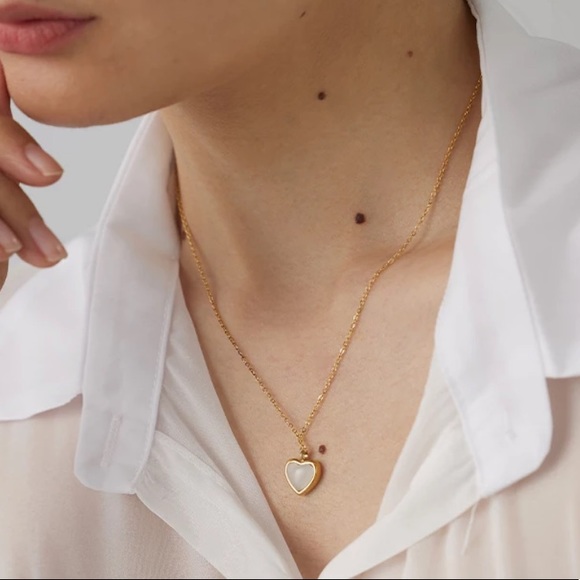 Jewelry - 💛Gold plated white heart pendant necklace